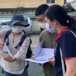 建築師與藝術(shù)家張婷雅(圖左一)，透過圖面的討論與現(xiàn)場(chǎng)實(shí)際模擬，讓「自然元素寓教於樂」，想給孩子們天馬行空的想像空間。