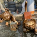 夕陽餘暉照映著臉部神情，透過自然的染色技法，用顏色去豐富、滿足想像。(圖為藝術(shù)品化學(xué)染色階段)