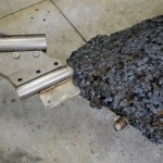 鐵製零件，利用火炬將鐵熔化後，藉由堆疊製作許多小零件，再通過焊接許多零件來製作樣式型式，而後經(jīng)由再次融化並反覆堆疊再堆疊。(圖為樸石藝術(shù)提供)