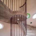 碉堡內(nèi)部，讓人忍不住一探究竟，就像小孩子總是設(shè)法往高處爬，踮起腳尖也要看到最遠(yuǎn)的地方。一層層階梯，代表著孩子們對(duì)前方未知景色的迫不及待。