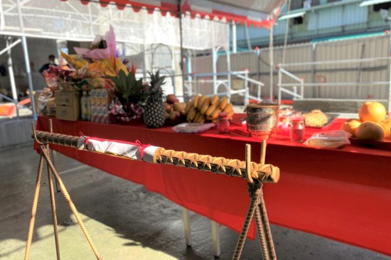 在颱風(fēng)來臨前夕，新業(yè)擇一天太陽露臉的好日子，於吉時舉行【新業(yè)自由居】上樑儀式。