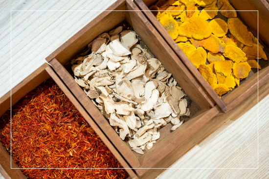 端午節(jié)前夕，與竹北家族好友們相約在T2 Cafe，開啟五感，來場(chǎng)藥草尋味旅程，私藏草本時(shí)蘊(yùn)。