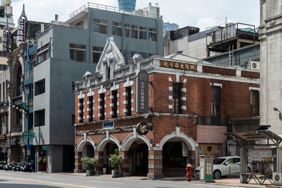 臺灣太陽餅博物館 傳承太陽餅發(fā)明人-魏清海老師傅，三代手藝的純正好滋味，將在佳節(jié)前夕為新業(yè)住戶增添另一份手作溫度。