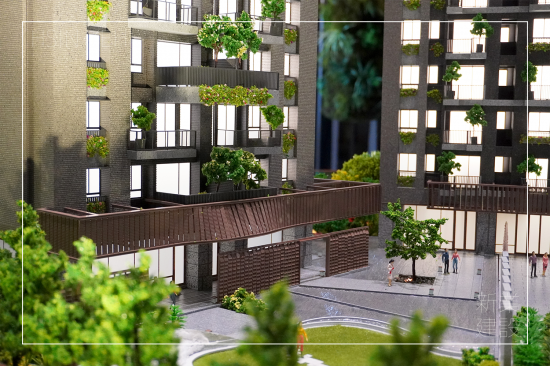 位於14期的新業(yè)大塊藏硯，清水模的素樸靜謐，敘寫入口的沉穩(wěn)基調(diào)，片片金屬瓦片牆景，彷彿風(fēng)吹水波粼粼，翻飛一曲樂章。