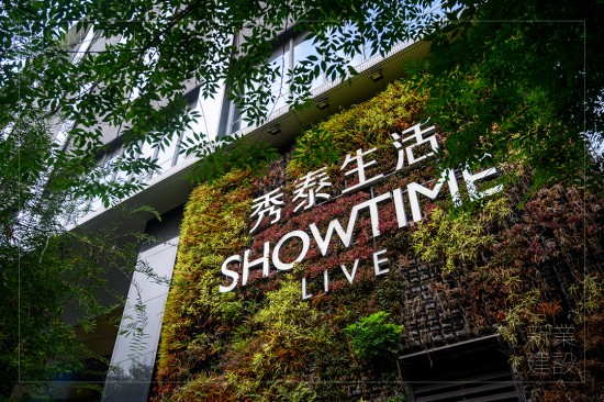 6月和煦午後與臺(tái)中的家族好友，相約臺(tái)中文心秀泰影城，一同觀賞睽違9年
強(qiáng)勢(shì)回歸的 #腦筋急轉(zhuǎn)彎 續(xù)作。