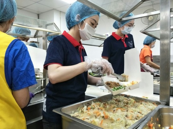 每份飯包都有需要注意的細(xì)節(jié)，飯菜的量會(huì)依照長(zhǎng)者需求給予，對(duì)每位長(zhǎng)者就如同自己的家人般呵護(hù)。