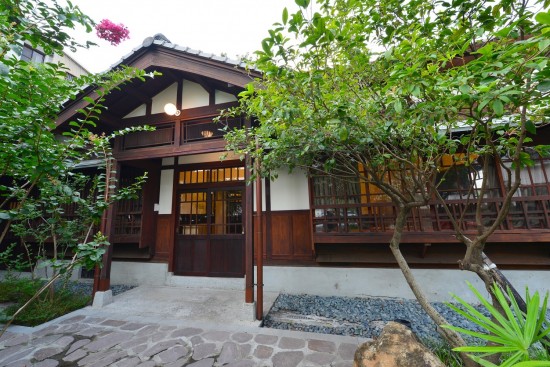 今年走春，不妨來臺(tái)中文學(xué)館走一遭。細(xì)聽蟲鳴鳥叫及綠意圍繞，讓文學(xué)給我們一雙想像的翅膀，飛越圍牆到任何想到達(dá)的遠(yuǎn)方。(圖片來源:文化部)