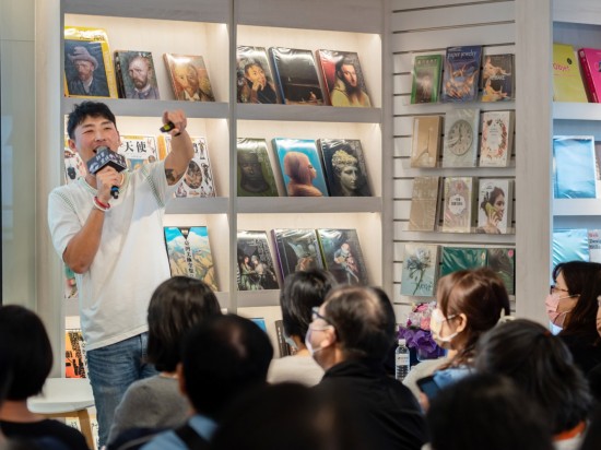 視家族如朋友般，親和力十足的講座，樂於分享的Jason也談及比起電視螢?zāi)唬矚g與觀眾面對(duì)面的互動(dòng)，感受這份真誠(chéng)的溫度。