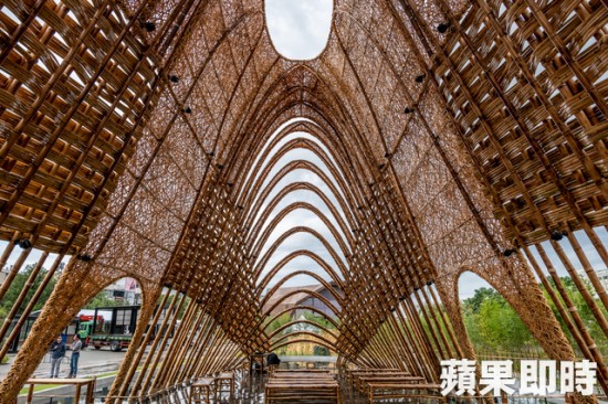 該案的竹編藝術(shù)，請到藝術(shù)家王文志來合作施工。業(yè)者提供