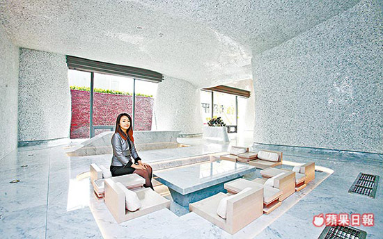 大廳成白色、弧形，具雲(yún)海意象。陳恒芳攝