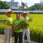 農(nóng)友翁先生樂天知命及爽朗笑容，感染了我們。