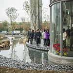 【觀峰】的水岸與綠地，翠林綠水隨侍生活左右。