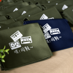 配合劇中橫跨60餘年的青春歲月，以復古卡帶為主角，特別設計本次音樂劇專屬伴手禮-復古小書包，讓住戶重溫學生時期的光陰。