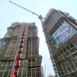 隨著時(shí)間的推進(jìn)，新業(yè)大塊藏硯的高度逐步提升，塔吊高聳入雲(yún)，新業(yè)職人團(tuán)隊(duì)持續(xù)的努力，期許能順利迎來交屋之期。