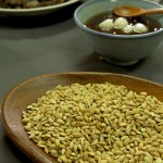 尚未脫穀完成的稻米，保留了天地間賦予的質(zhì)樸與原始香氣。