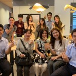 時(shí)序入夏，迎接到一批相當(dāng)活躍的生力軍，期盼在新業(yè)建設(shè)邱正光副總經(jīng)理（右一）及楊世偉經(jīng)理（左一）的帶領(lǐng)下，一起透過(guò)溫煦的笑容與專(zhuān)業(yè)背景，成為住戶(hù)最可靠的陪伴。