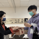 會(huì)議開始前致上專屬伴手禮及餐盒，感謝在百忙之中的抽空參與。