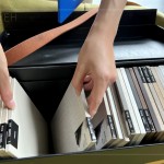 宛如挑選CD般，每一片板材都寫(xiě)入獨(dú)一無(wú)二的生活旋律，在下廚食光中飄盪繞樑。