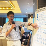 每一張紙都記錄著智慧的成果，新業(yè)職人團(tuán)隊(duì)努力化虛為實(shí)，發(fā)掘更多觸動客戶滿意的Wow！時刻。