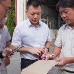 新業(yè)職人團隊一同前往苗栗磁磚窯場，跨部門的討論，與磚廠的溝通、檢驗，細細琢磨，以講究打造生活。