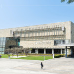 三月初春之際，相聚國家級(jí)藝術(shù)殿堂－國立臺(tái)灣美術(shù)館，聆聽一段充滿轉(zhuǎn)折起伏的星途旅程。