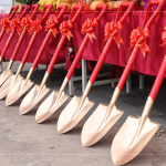 新業(yè)建設(shè)於中華民國(guó)114年1月15日吉時(shí)舉行動(dòng)土儀式，以金鏟鏟土，象徵未來工程一切順心，諸事大吉。