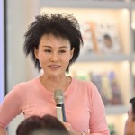 譚老師近距離與我們接觸，告訴我們?nèi)绾伪芏尽⒔档透鞣N毒素的影響，也破解「大家都這麼說(shuō)但不見(jiàn)得正確」的流言，讓無(wú)毒的生活更精準(zhǔn)到位。