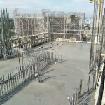 混凝土澆置完成！在建築結(jié)構(gòu)體的成形過程中，需投入大量的心力與時間成本，但新業(yè)職人建築團(tuán)隊更重視家的安全，您的幸福未來由新業(yè)來守護(hù)。