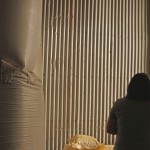 「民以食為天，食以米為先」，這些稻米在進入我們的餐碗前，都曾在碾米廠及穀倉裡經(jīng)過一道道程序與嚴謹?shù)钠焚|(zhì)把關(guān)，經(jīng)由這些費工的處理，才能贈予那位，新業(yè)心目中重要的人。