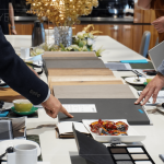 嚴(yán)選合宜的廚具板材，搭配帶有溫度的紋路設(shè)計(jì)，在建築師細(xì)膩的眼光下，規(guī)劃出最適合且匹配的物件。