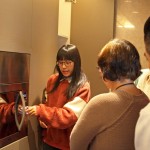 「嵌入式烤箱」正是我們烹調(diào)時(shí)的得力助手，時(shí)間及溫度的掌控，透過智慧化及自動(dòng)化，不必在廚房忙得團(tuán)團(tuán)轉(zhuǎn)!