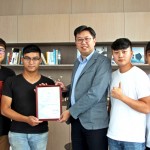 朝陽科技大學(xué)畢業(yè)生致贈感謝狀，感謝新業(yè)歷年對於畢業(yè)展的回饋與贊助。