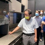 新業(yè)卓勝隆董事長(zhǎng)帶領(lǐng)職人團(tuán)隊(duì)廚具選品，除了外觀的整體適配性，材質(zhì)是否不易沾附油汙、易於清理；動(dòng)線流暢、備料及下廚的檯面寬廣，發(fā)揮廚藝一氣呵成，是新業(yè)職人所追求的餐廚美學(xué)。