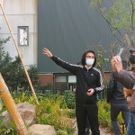 新業(yè)建築團(tuán)隊(duì)說(shuō)明著設(shè)計(jì)理念，『大塊森鄰』以『為城市築一座森林』為理念，不與自然爭(zhēng)地，蓋了建築，卻帶回更多的綠，自然植栽錯(cuò)落建築之中，層疊融合成一座垂直森林。