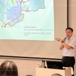 新業(yè)建設(shè) 蕭智夫 建築師，至東海大學(xué)建築營隊與學(xué)子們分享，在房地產(chǎn)業(yè)中建設(shè)公司與建築事務(wù)所的角色，藉由淺談分享，讓孩子們初步了解並認識房地產(chǎn)業(yè)。