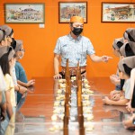 由太陽餅博物館 陳瑛宗執(zhí)行長，帶領(lǐng)住戶體驗(yàn)這單純卻不簡單的經(jīng)典糕餅-太陽餅。