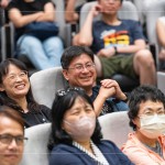 明華園巡演23個(gè)國家、65座國際城市，並深入非洲育幼院，與孩童交流互動，為戲曲注入新生命，無論是孩童還是長者都充滿好奇與讚歎，對臺灣的傳統(tǒng)文化深感敬佩。