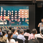 靜靜感受每張照片帶來的悸動，在講師差差的細膩說書下，時而歡笑、時而感動。