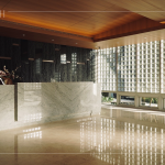 公設(shè)空間以「光盒子」為概念設(shè)計，利用數(shù)個玻璃磚貫穿整個空間，使光影隨著日光恣意變化。