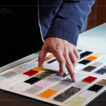 五顏六色的烤漆玻璃，依序排列、整齊劃一，看似廚具中的小小配角卻是訂調(diào)整體風(fēng)格的靈魂。