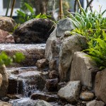 豐富綠樹(shù)、草花、水景層層將建築圍繞，就像是城市中的後花園一般，讓綠意填滿生活中，享受芬多精，感受森林療癒。