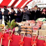 天時(shí)，地利，集眾人之力，【大塊森濤】開工典禮，手持炷香敬虔內(nèi)心，願一炷炷香將新業(yè)團(tuán)隊(duì)的誠心，上呈天聽。