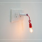 每一處的插座亮起橘光的小燈泡，代表著此處的通電正常，看著散發(fā)出橘色溫暖的光源，內(nèi)心也不由自主地跟著暖了起來(lái)。