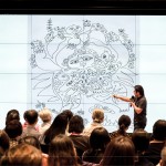 風(fēng)塵僕僕遊歷回來，楊士毅將這份感動轉(zhuǎn)為創(chuàng)作，畫了一張「媽媽」送給母親，每一位媽媽都似乎具有十八般武藝，用強(qiáng)壯的雙腿站在大地，把孩子高高舉在天空。