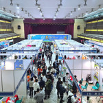 國內(nèi)首場校園企業(yè)徵才活動「2025年校園企業(yè)徵才媒合會」，於逢甲大學(xué)育樂館禮堂盛大舉行，為在校生、校友及中部求職者提供豐富，且具競爭力的就業(yè)機會。