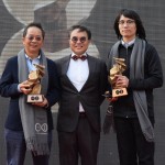 臺(tái)中市政府都市發(fā)展局局長(zhǎng)黃文彬（中）與新業(yè)建設(shè)董事長(zhǎng)卓勝?。ㄗ螅?、居研所林宜鋒建築師（右）一同合影留念，感謝政府對(duì)新業(yè)及居研所團(tuán)隊(duì)理念及成果的高度認(rèn)同，並以建築空間類(lèi)大獎(jiǎng)(Architectural Space Award)傑出獎(jiǎng)(Outstanding Award)代表。