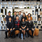 大雅廚具 楊素真董娘(右二) 特別現(xiàn)身並熱請款待與 新業(yè)建設(shè)創(chuàng)辦人 穆椿松先生 (左二)及部門主管一同合影。