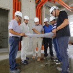 新業(yè)團(tuán)隊(duì)配合的營(yíng)造廠商，合作超過16年以上，舉凡模板放樣、水電工程、輕隔間施作、金屬鋼筋綁紮、油漆貼磚、木工泥作等，每個(gè)角落都看得見新業(yè)職人團(tuán)隊(duì)用心的痕跡。