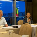 新業(yè)卓勝隆董事長(zhǎng)(右一)在會(huì)議中也肯定同仁的付出，例如：甫於去年交屋的【新業(yè)宜家】榮獲第八屆臺(tái)中市都市空間設(shè)計(jì)-傑出獎(jiǎng)，是匯聚各部門之心力打造的豐碩成果。