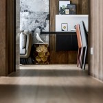 穿過長廊，蹲低身子，彷彿透過小孩子的雙眼看美麗的世界。